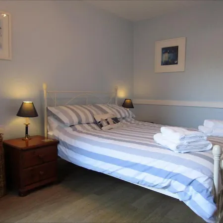 Beautiful & Peaceful Garden Retreat At 'The Lower Deck' Falmouth Exterior photo