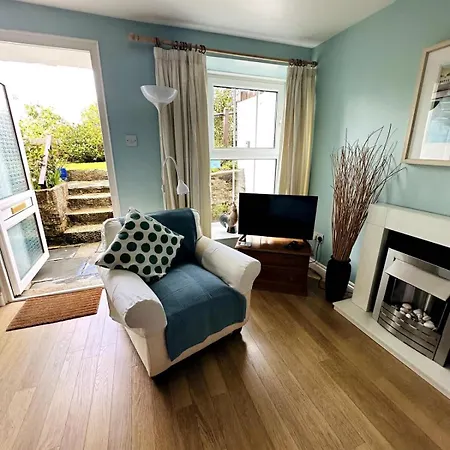 Beautiful & Peaceful Garden Retreat At 'The Lower Deck' Falmouth Exterior photo