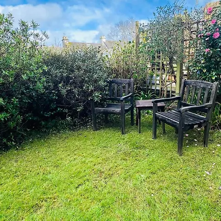 Beautiful & Peaceful Garden Retreat At 'The Lower Deck' Falmouth Exterior photo