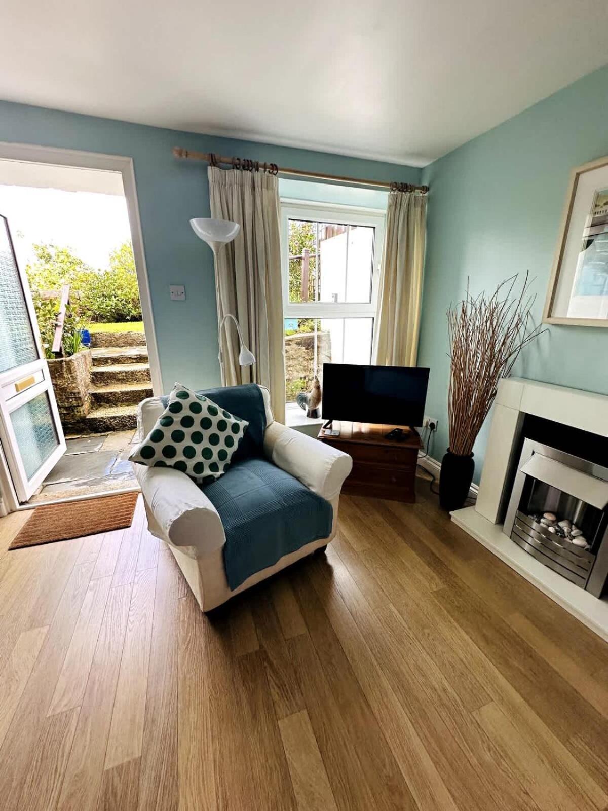 Beautiful & Peaceful Garden Retreat At 'the Lower Deck'