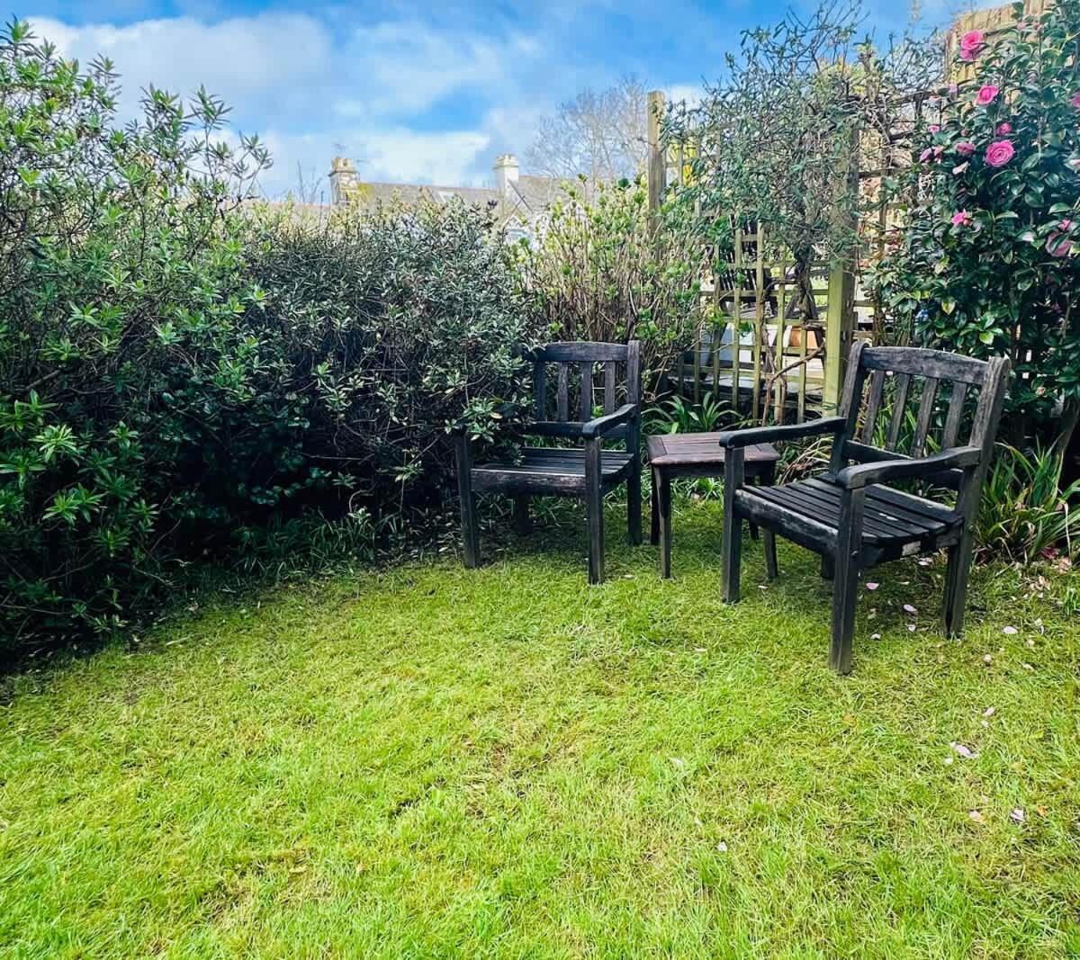 Beautiful & Peaceful Garden Retreat At 'the Lower Deck' *